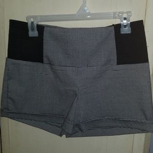 Pinup shorts by Valia